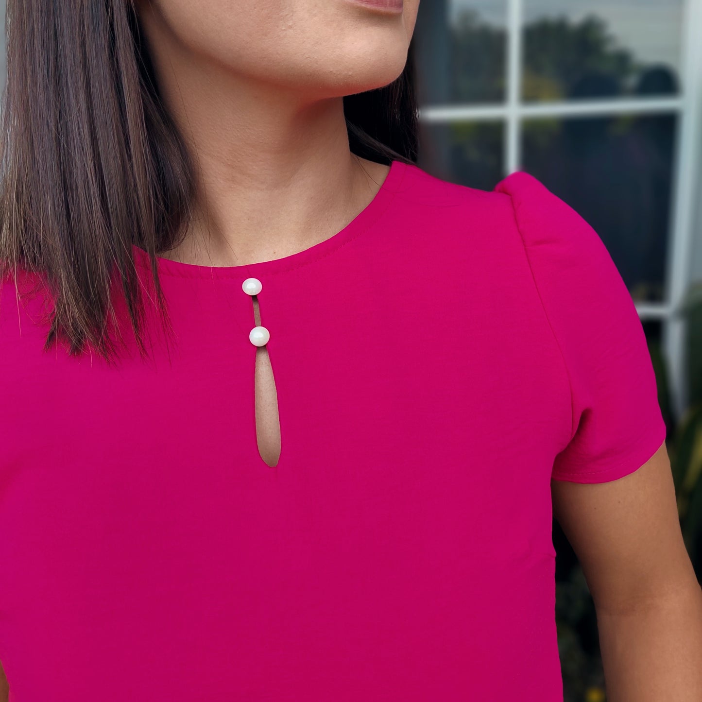 Blusa con botón en escote Fucsia