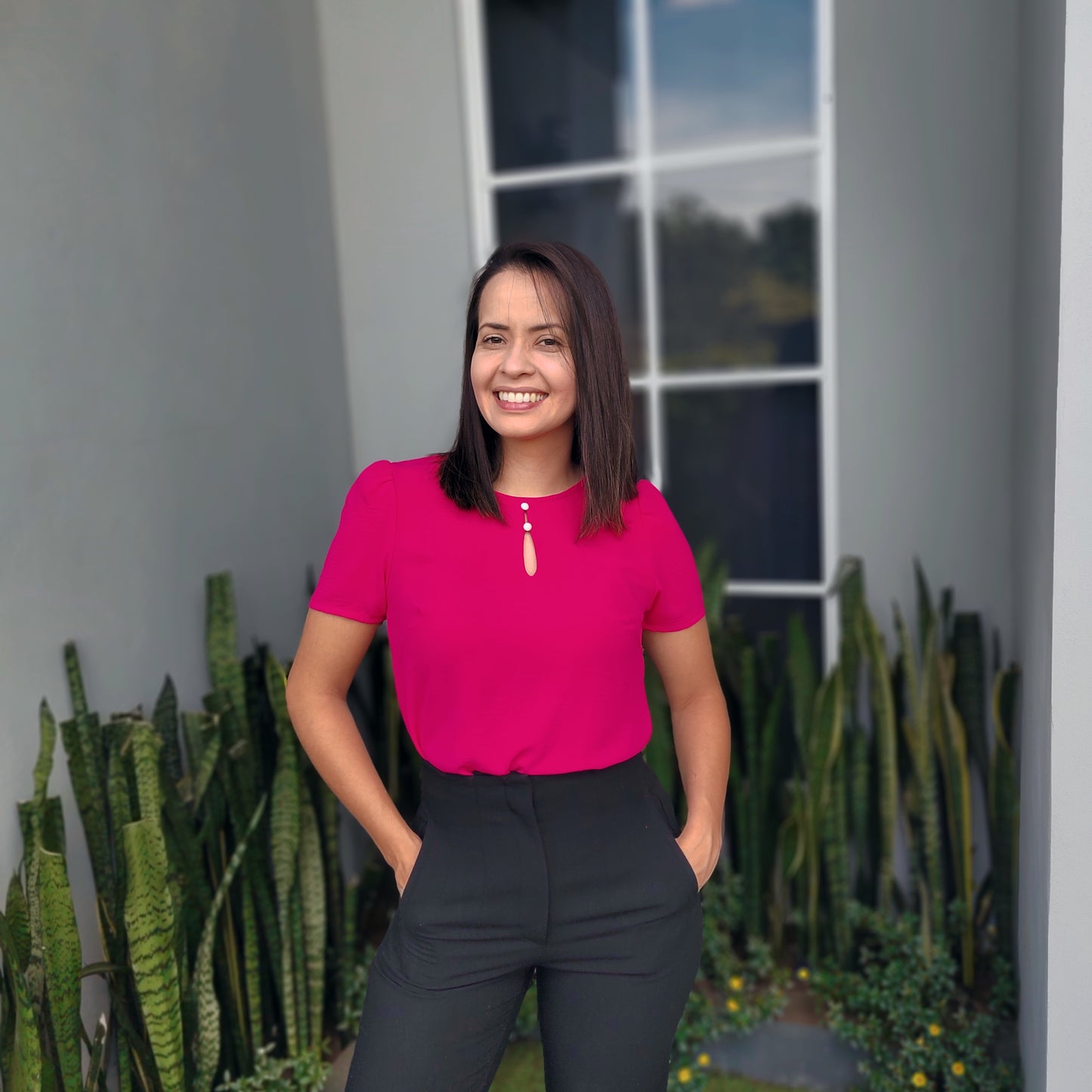 Blusa con botón en escote Fucsia